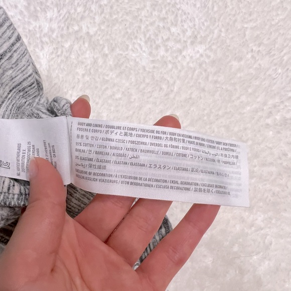 Hollister Salt and Pepper Crop Bandeau - Picture 4 of 4